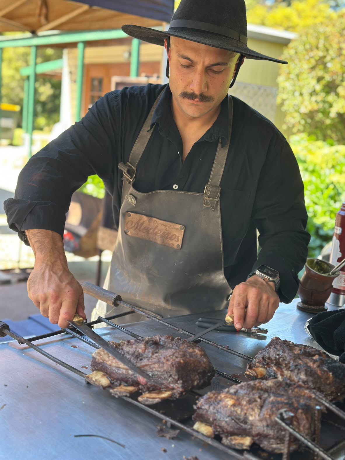 Preparing freshly grilled meat