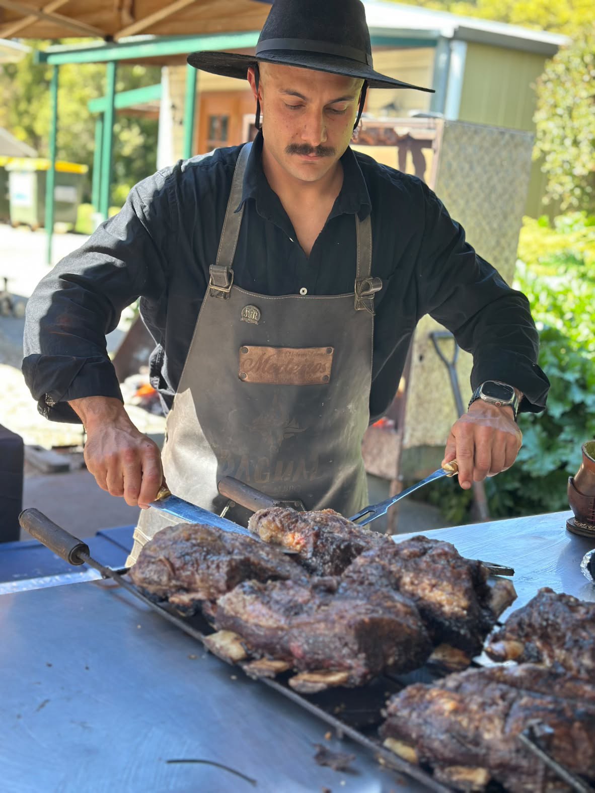 Bagual cook carving barbecue
